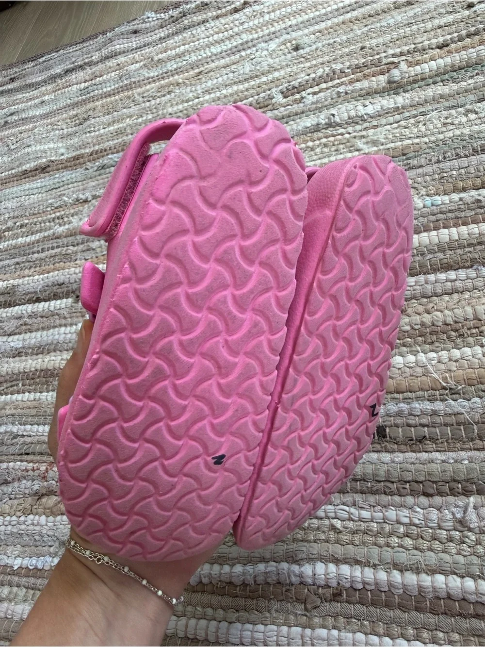 OshKosh B'gosh Pink Sandals, girls size 9